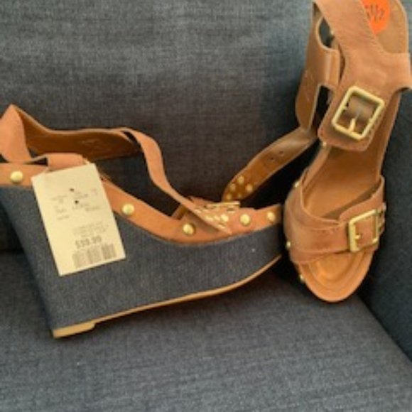Guess Wedge Sandals - Picture 3 of 4